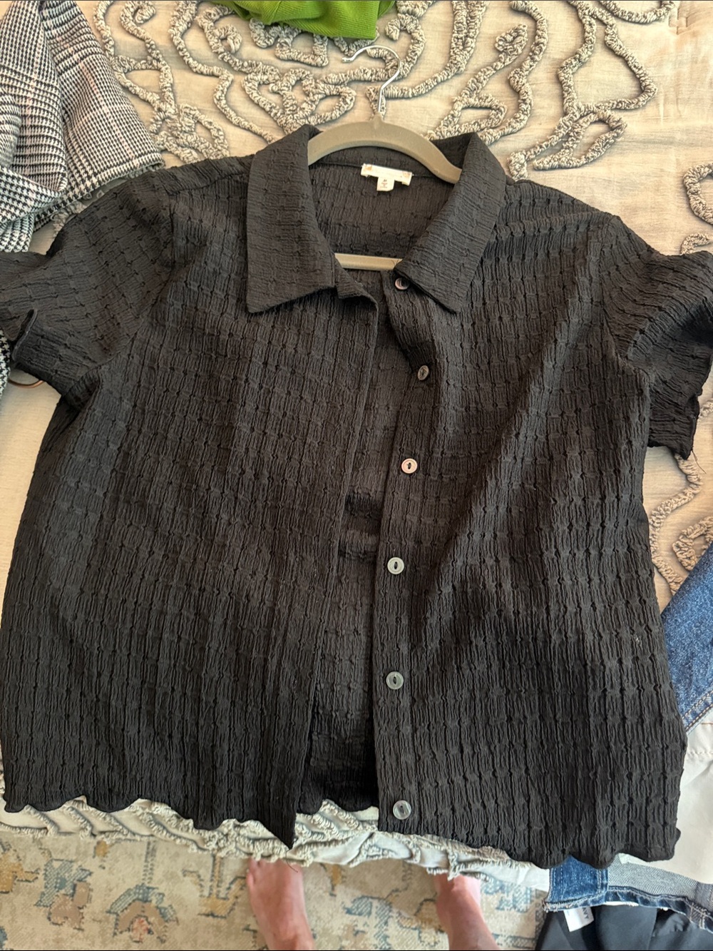 Hem & Thread Black Short-Sleeve Textured Button-Up Blouse